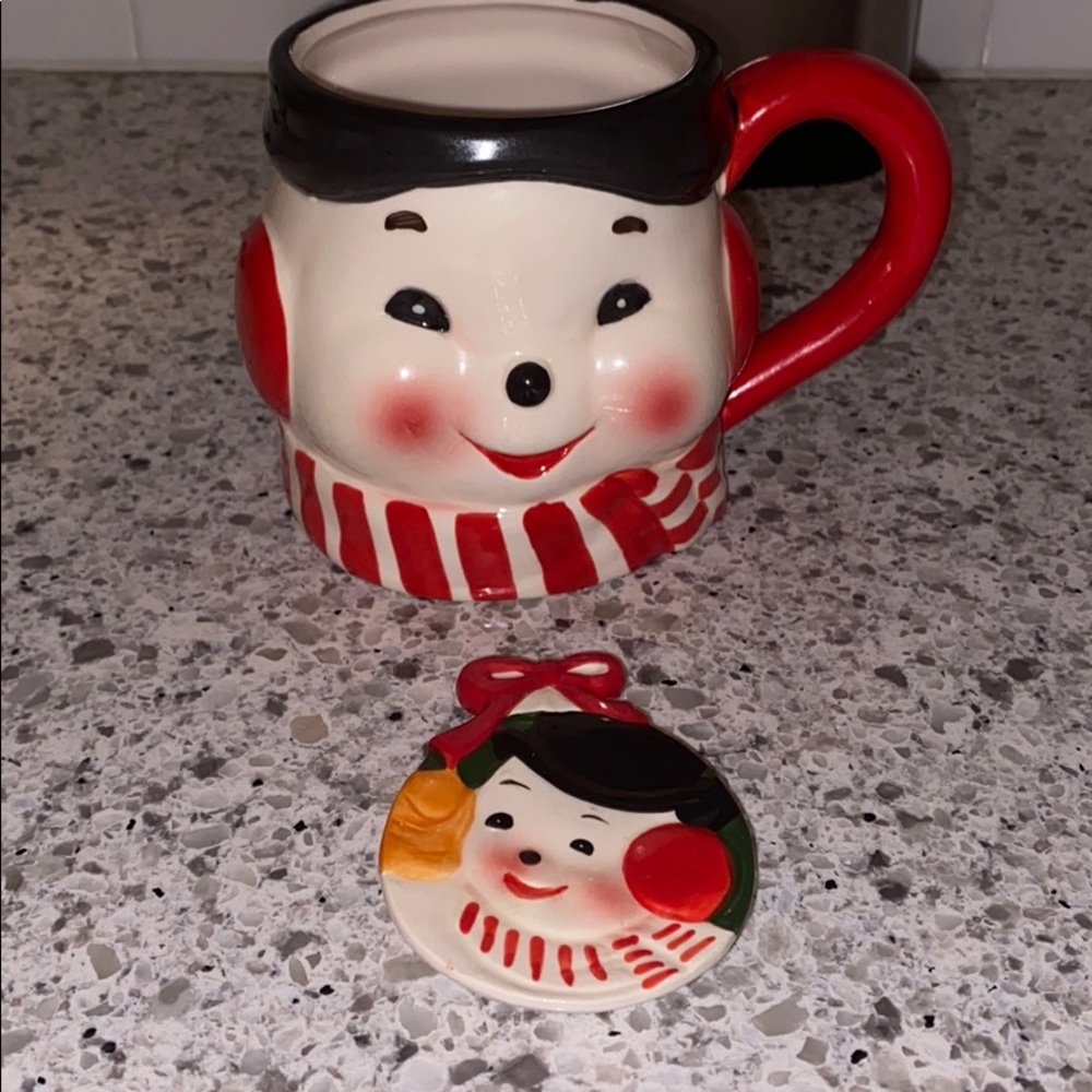 Vintage holiday mug with tea spoon rest.